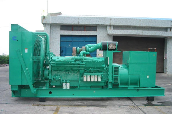 泰州工厂发电机应急发电时如何更准确地检查发电机状态？