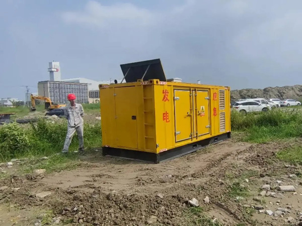 泰州200KW柴油发电机机组每小时的油耗量受哪些因素影响？